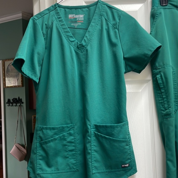 Greys Anatomy scrub set - Picture 3 of 11